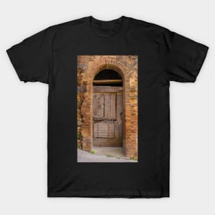 Door in San Lorenzo a Merse, Tuscany T-Shirt